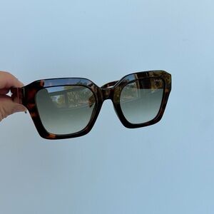 NEW Levi's Tortoiseshell Square Sunglasses with Brown Gradient Lenses
